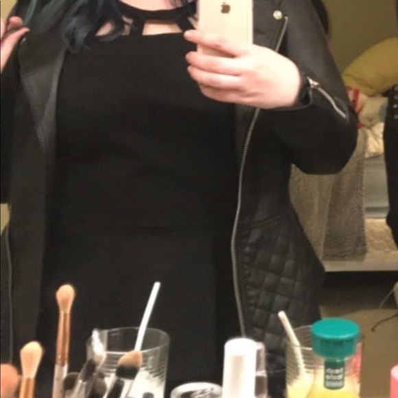 Black criss cross peplum top - Picture 4 of 4